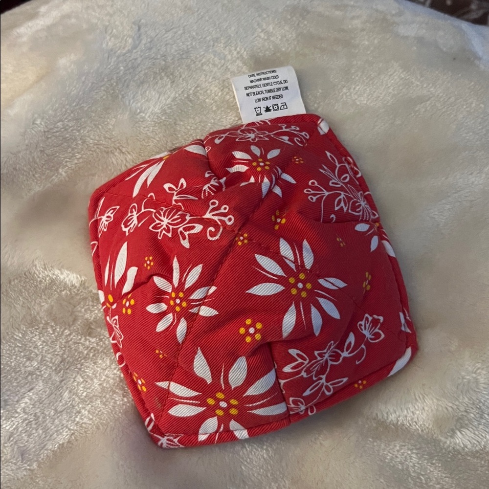🔴 CLEARANCE🔖 TEMPTATIONS RED FLORAL LACE QUILTED POT/PAN COVER/LID-KNOB HOLDER